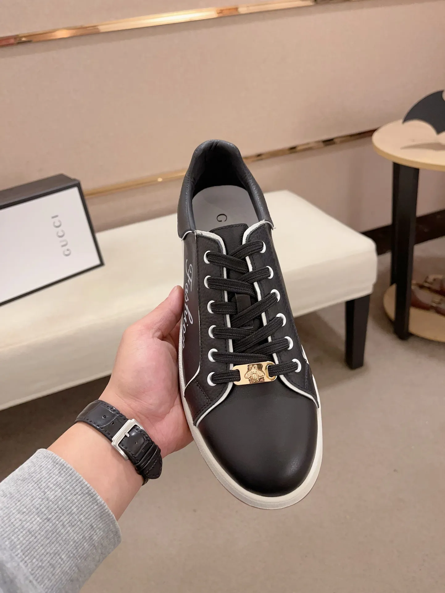 Men's shoes💰 440💰🇮🇹🇮🇹GUCCI(Gucci)🔍🔍new style Available simultaneously at counters, upper 🇮🇹 Italian imported cowhide, fully imported genuine leather lining 💪💪, completely 1⃣️ to 1⃣️ replica 🇮🇹💪💪, ⚠ sole : The original sole is specially provided by the original factory. The exclusive movable molded sole is super comfortable. ⚠Original factory goods, 🔍🔍high quality, you can enter and leave the counter at will, welcome to compare⚠. Code number:38-44